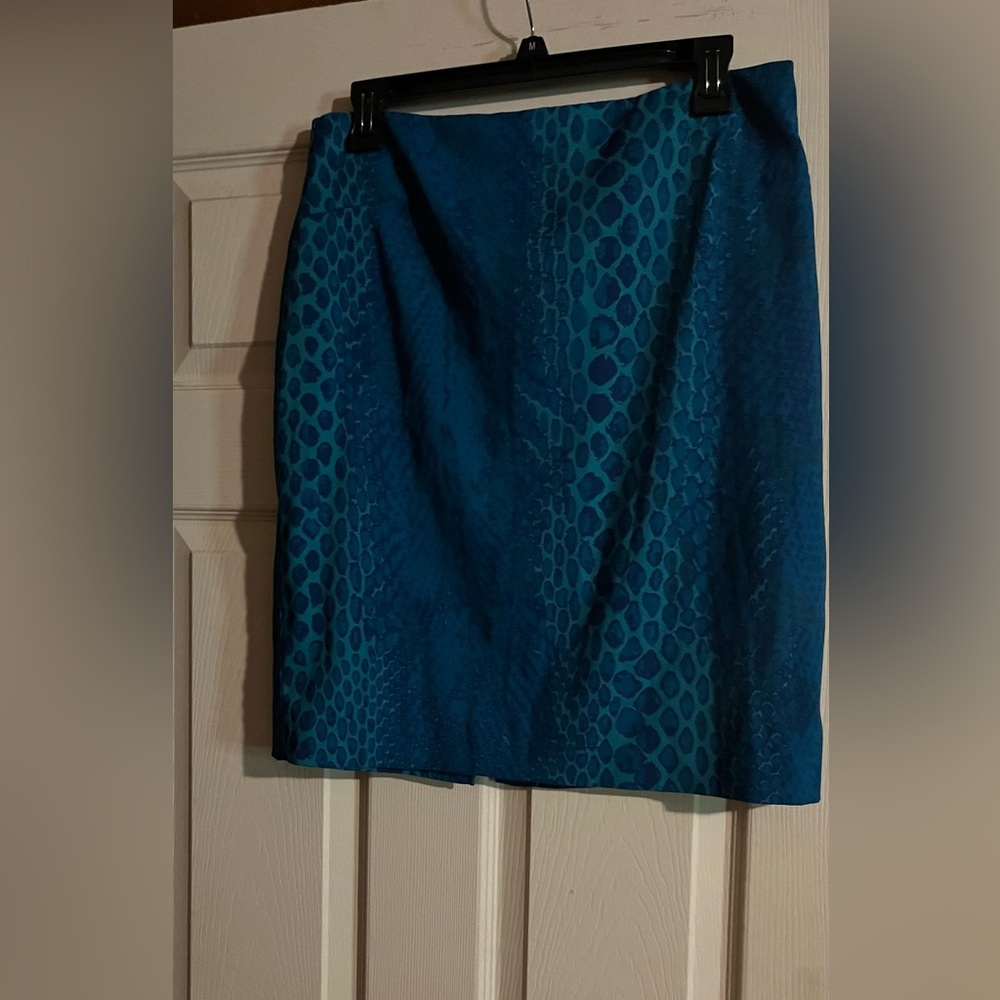 Express Blue/Aqua Skirt Sz 9/10 Reaches right above knees. Comfy